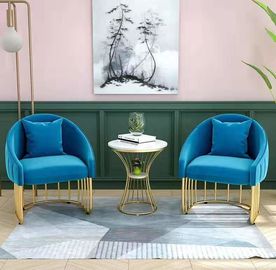 Kolorowe tapicerowane krzesła do jadalni z metalowymi nogami i miękką poduszką