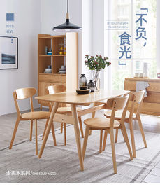 Kompaktowe zestawy stolików i krzeseł z litego drewna Dostosowane do jadalni